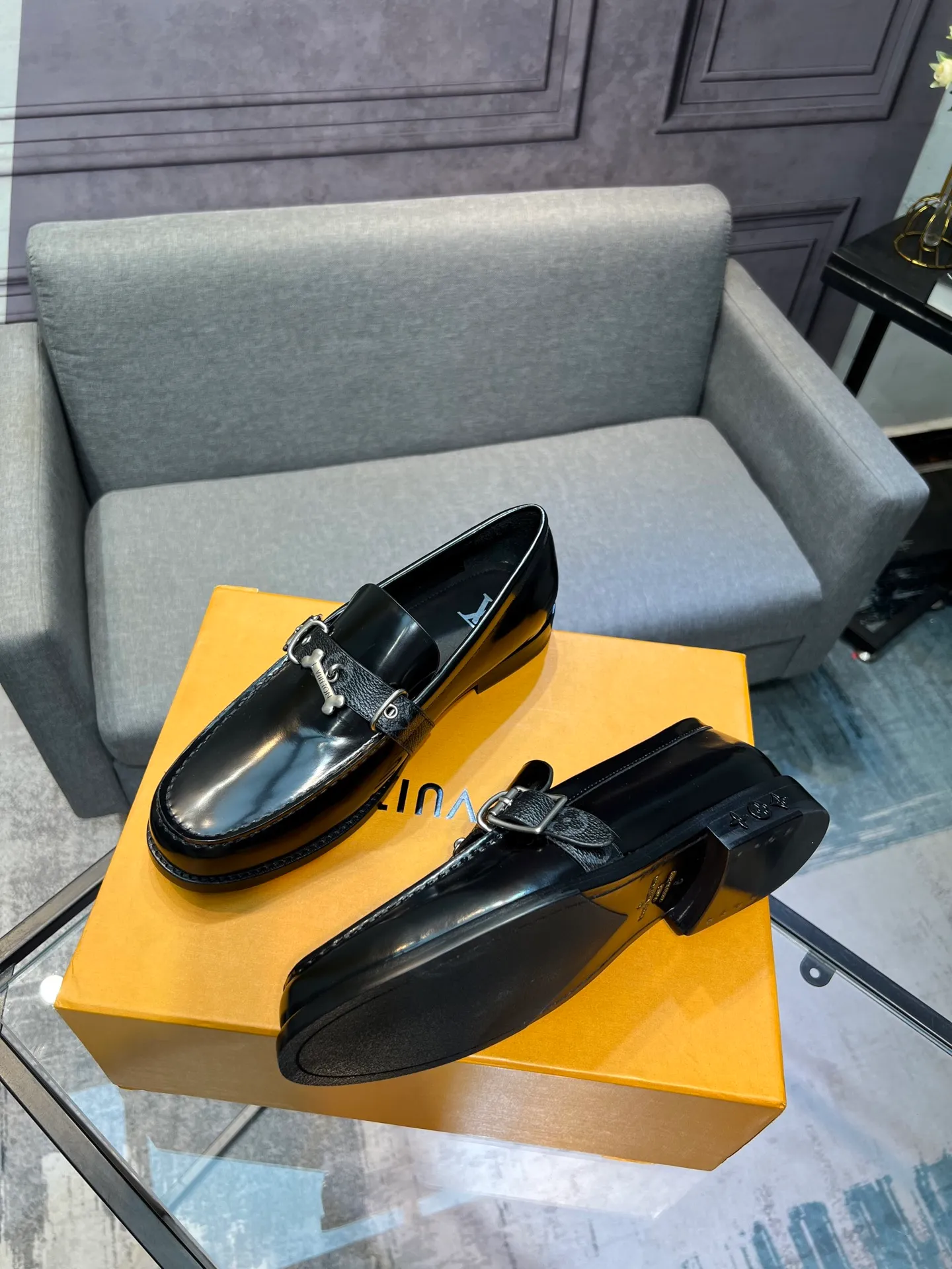 Men's shoes 💰960 LV top luxury brand, high-quality men's business formal leather shoes, imported genuine leather soles! Customized imported leather, the first layer of open-edge beaded lacquered cowhide, the texture is incomparable, the imported cowhide lining, high-end high-end shoes, don't miss it! size:39-44 (Male 38 45 46 customized)